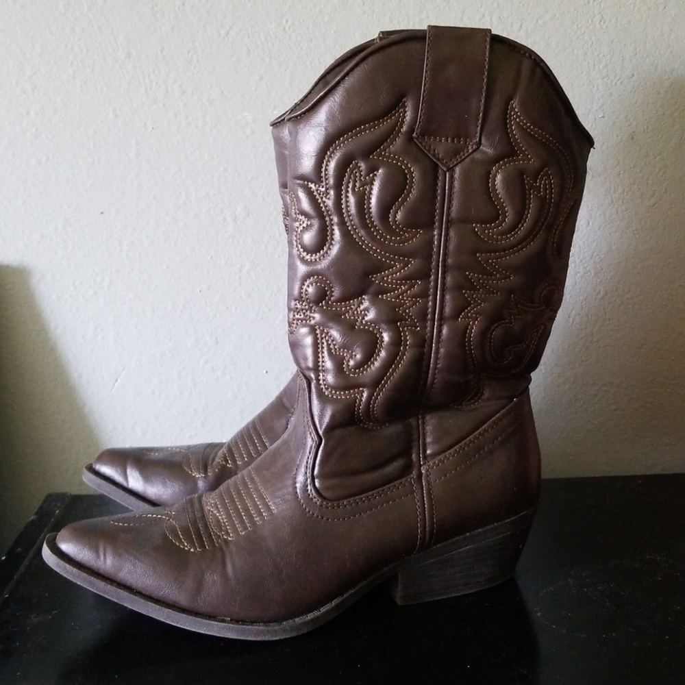 Brown cowgirl boots